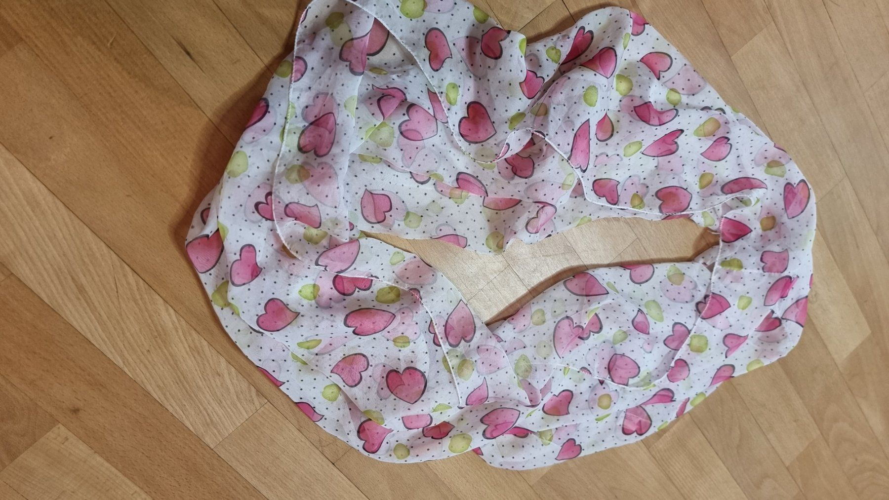 Foulard & Sciarpe: 🌺Rundschal mit Herzen🌺 – Usato da Wald ZH venduto da CapLux 2