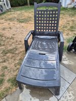 2 Transats plastiques, chaises longues Grosfillex empilables