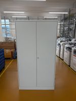 Metallschrank mit verstellbare Regale