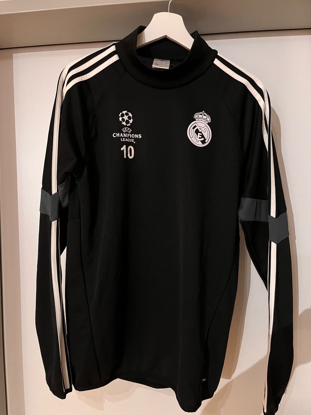 Adidas Pullover & Sweatshirts: Real Madrid Champios League Pullover – Gebraucht aus Staufen von iker