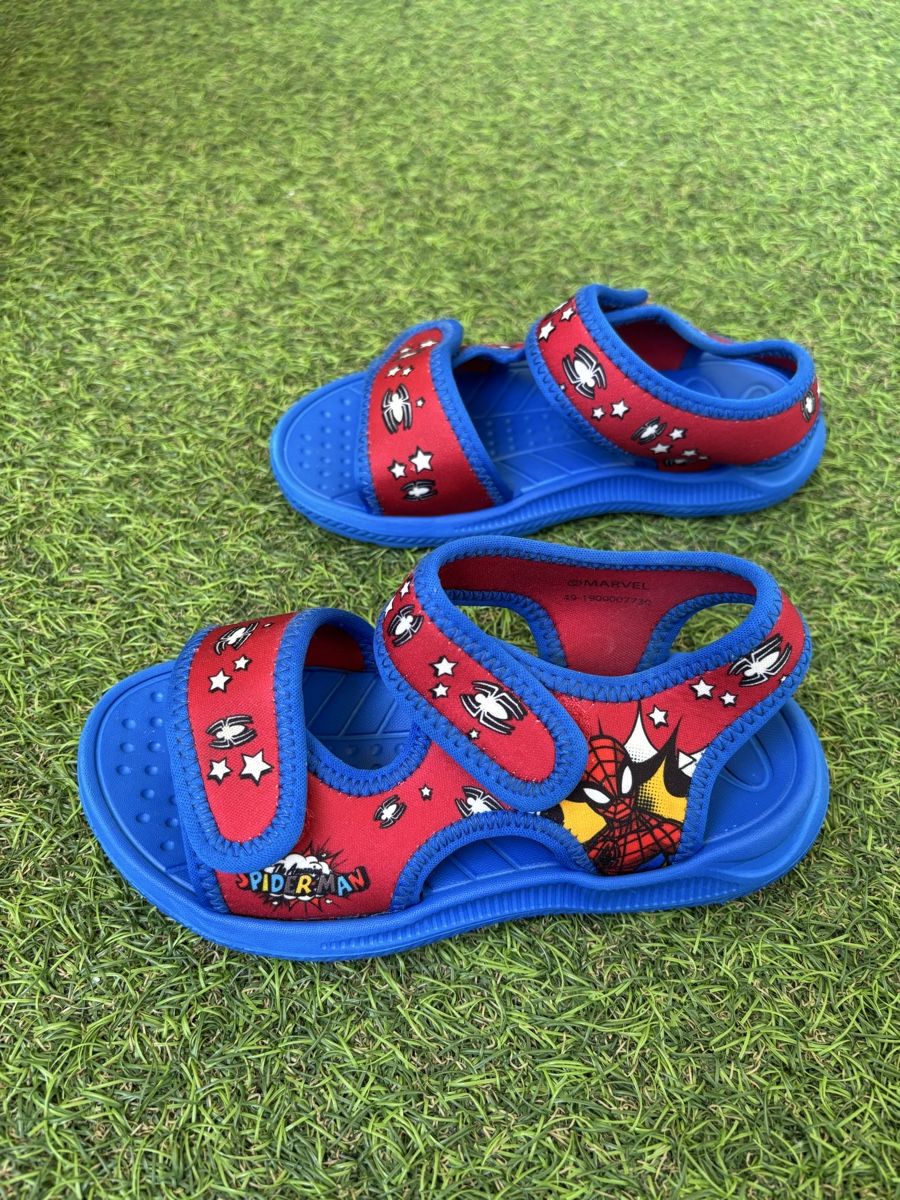 Scarpe per ragazzi: Sandals piscine Spiderman P. 29 New  – Nuovo (secondo la descrizione) da Chêne-Bougeries venduto da CeliaMate 1