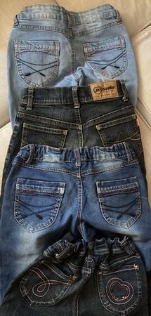 4 Paar Jeans Gr. 128, alle mit verstellbarem Gummizug