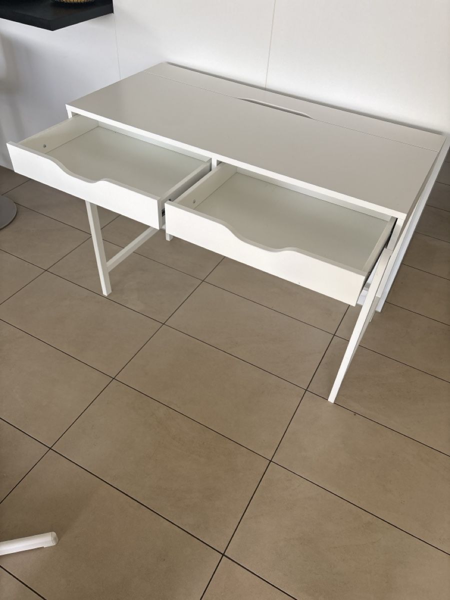 Ikea Bureaux: Ikea white desk with two drawers, good condition – D'occasion à Meilen par ChiefWiggum 2