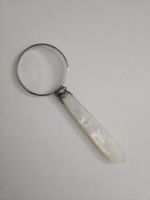 Petite loupe en nacre et argent