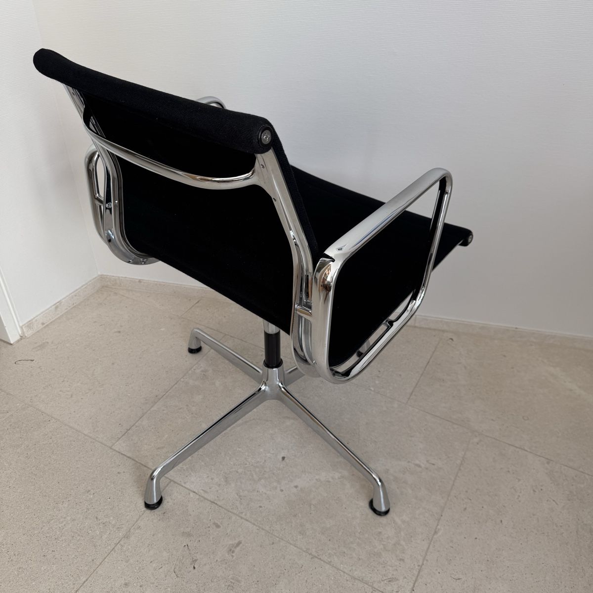 Vitra Sedie: Vitra EA 108 Eames Aluminium Chair Hopsak – Usato da Zürich venduto da Fontana101 2