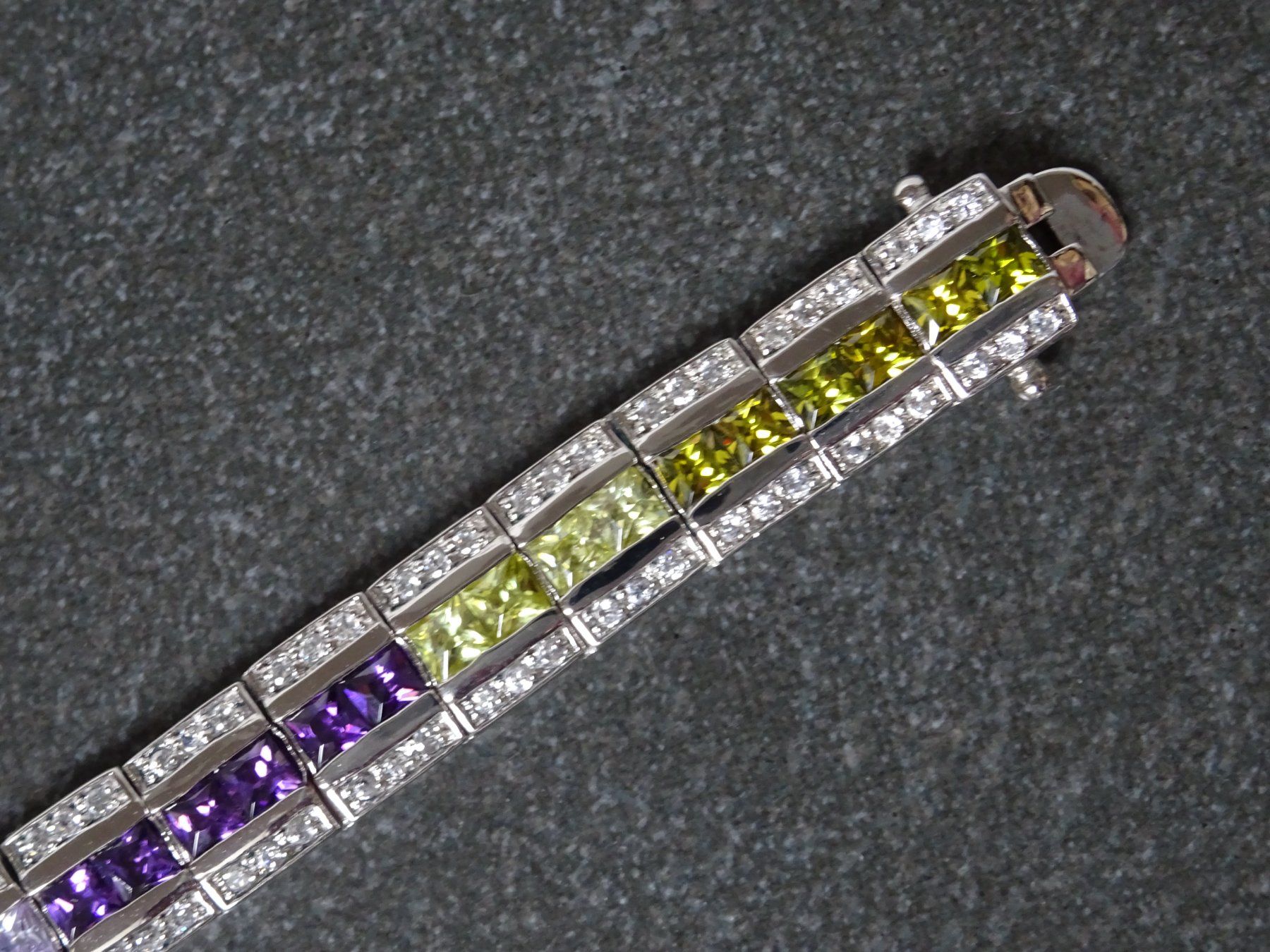 Armbänder & -reifen: Tennisarmband Regenbogen – Gebraucht aus Oetwil am See von Senegal 1