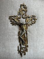 Croix murale Christ en bronze style abstrait