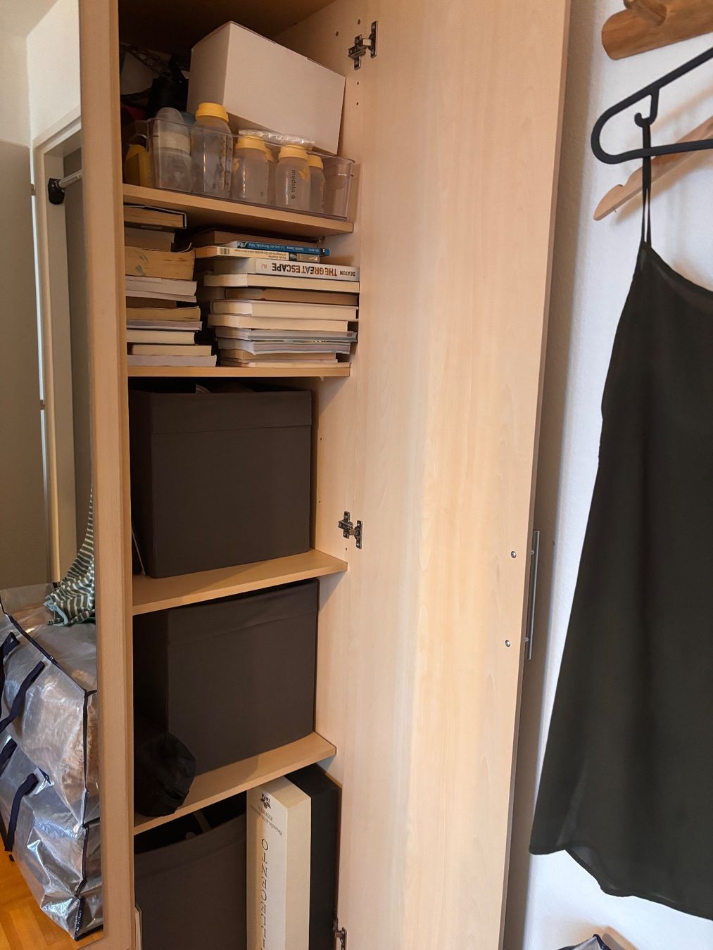 Schränke: Armoire à donner et venir chercher – Gebraucht aus Pully von alf_fk6g 1