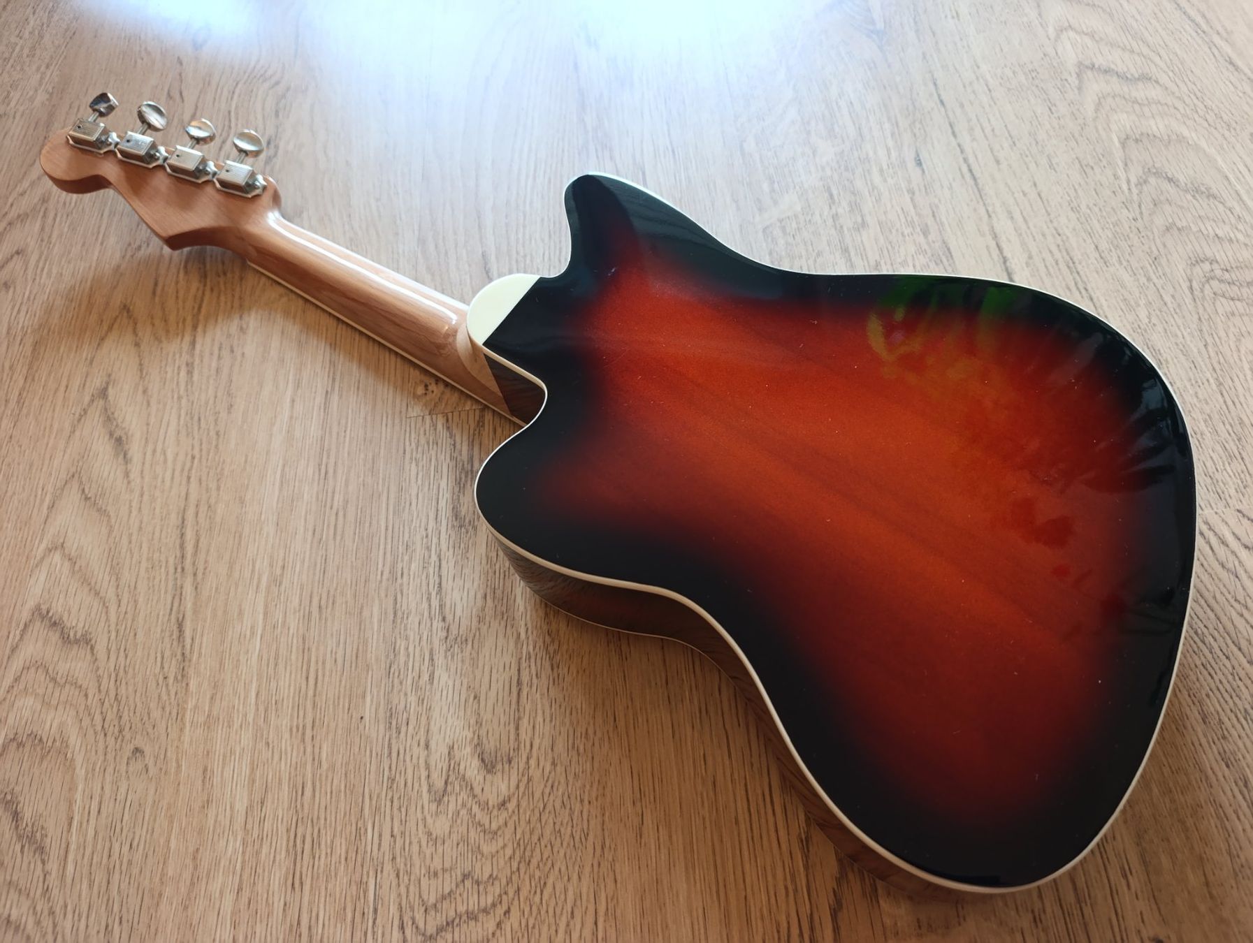 Fender Strumenti musicali: Fender Fullerton Jazzmaster Ukulele 3TS mit Gigbag – Usato da Bern venduto da sim_8y66 2
