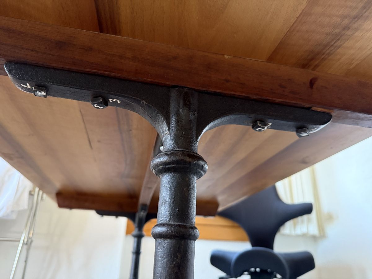 Tables: Bistrotisch/Beizentisch mit Gusseisenfuss – D'occasion à Hombrechtikon par ginettina 4