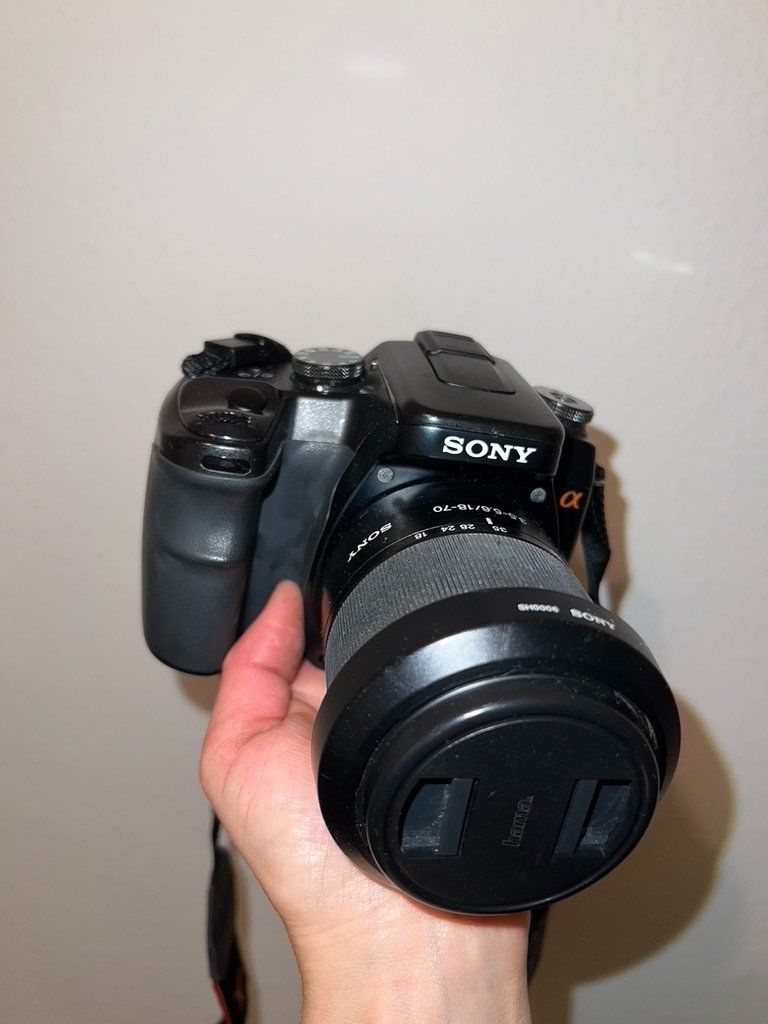 Sony Fotocamera: Digitale Sony Spiegelreflex, gebraucht, Akkuladegerät fehlt – Usato da Zürich venduto da selinamorell 3