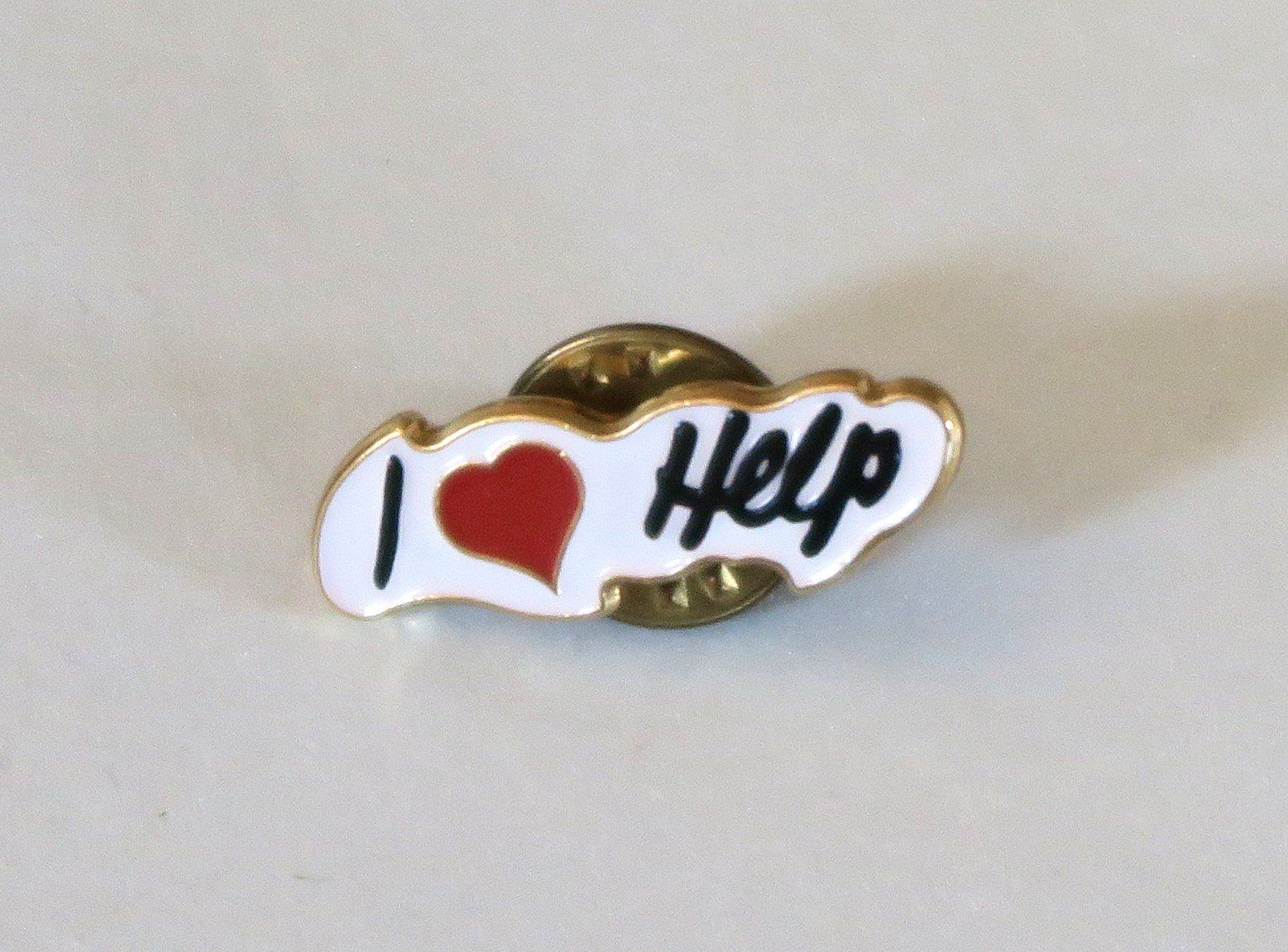 Placchette & Badge: Anstecker /Pin I "Herz" Help – Usato da Brittnau venduto da marlenestone