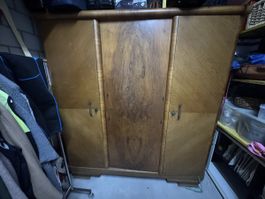 Gepflegter Kleiderschrank Holz Nussbaum Furnier 3-türig