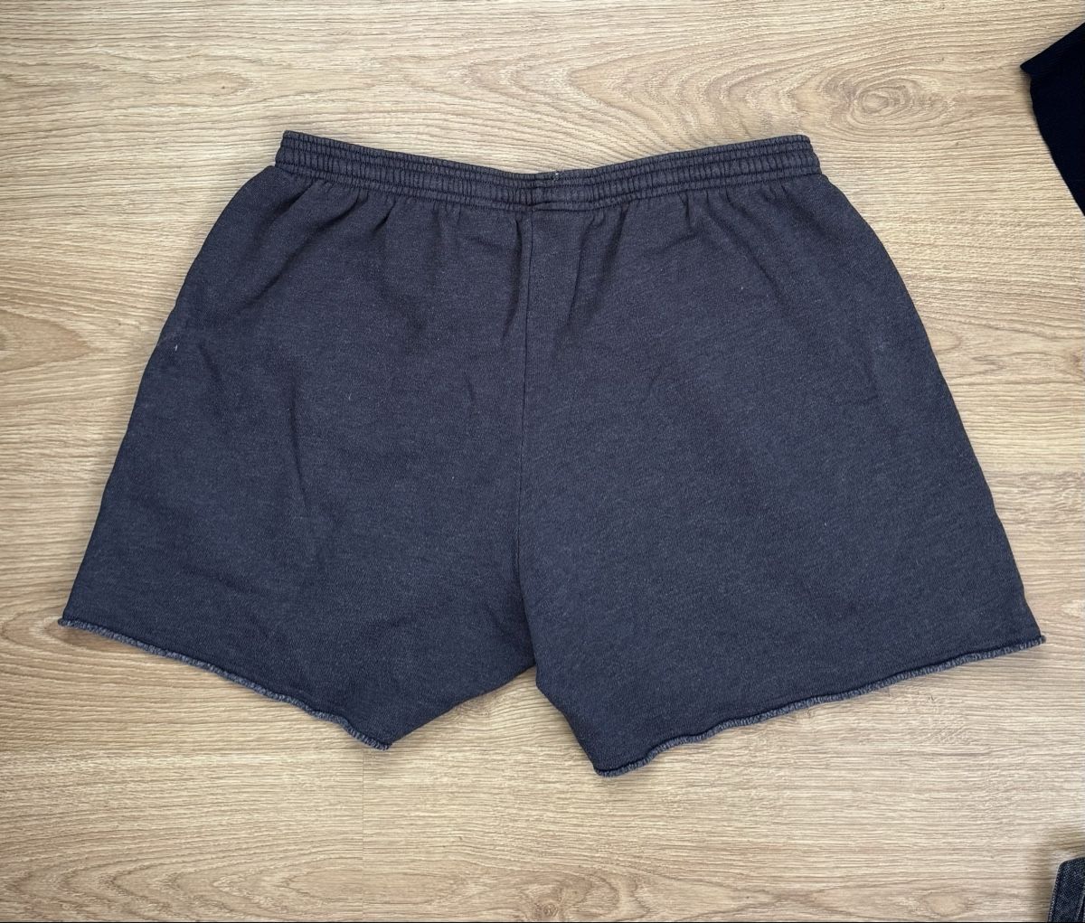 Alo Yoga Pantaloni: Alo Yoga shorts – Usato da Dinhard venduto da emi_6jdk 1