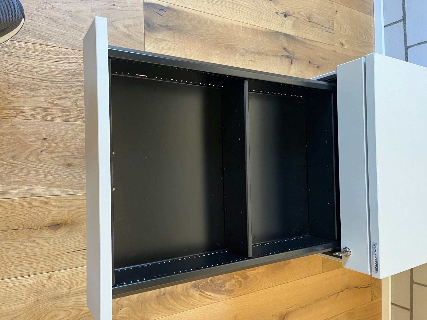 Commodes: Korpus – D'occasion à Safenwil par Hoettu 2