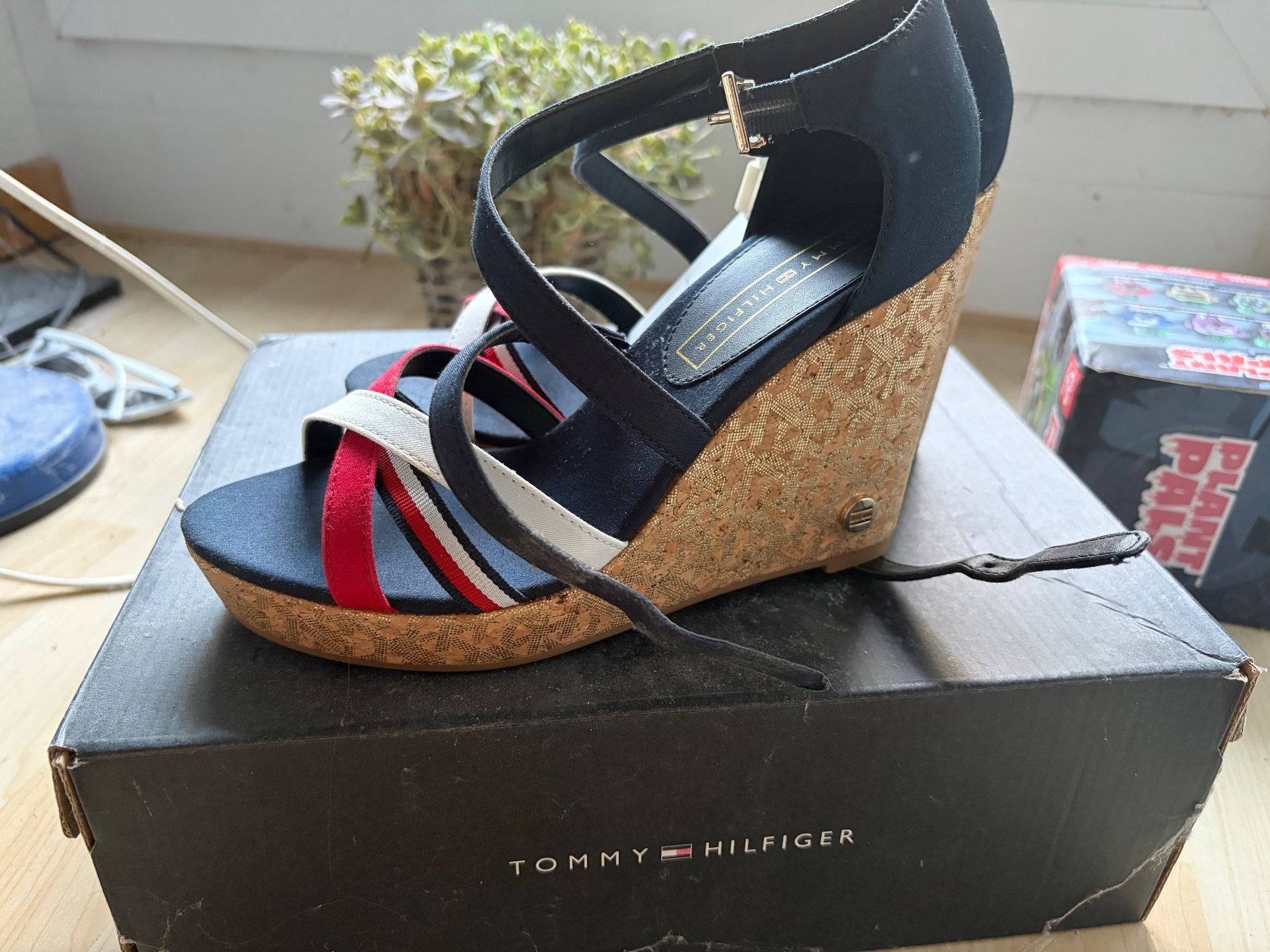 Tommy Hilfiger Scarpe da donna: Tommy Hilfiger Sandalen – Nuovo (secondo la descrizione) da neuenegg venduto da beu_g6y9 1