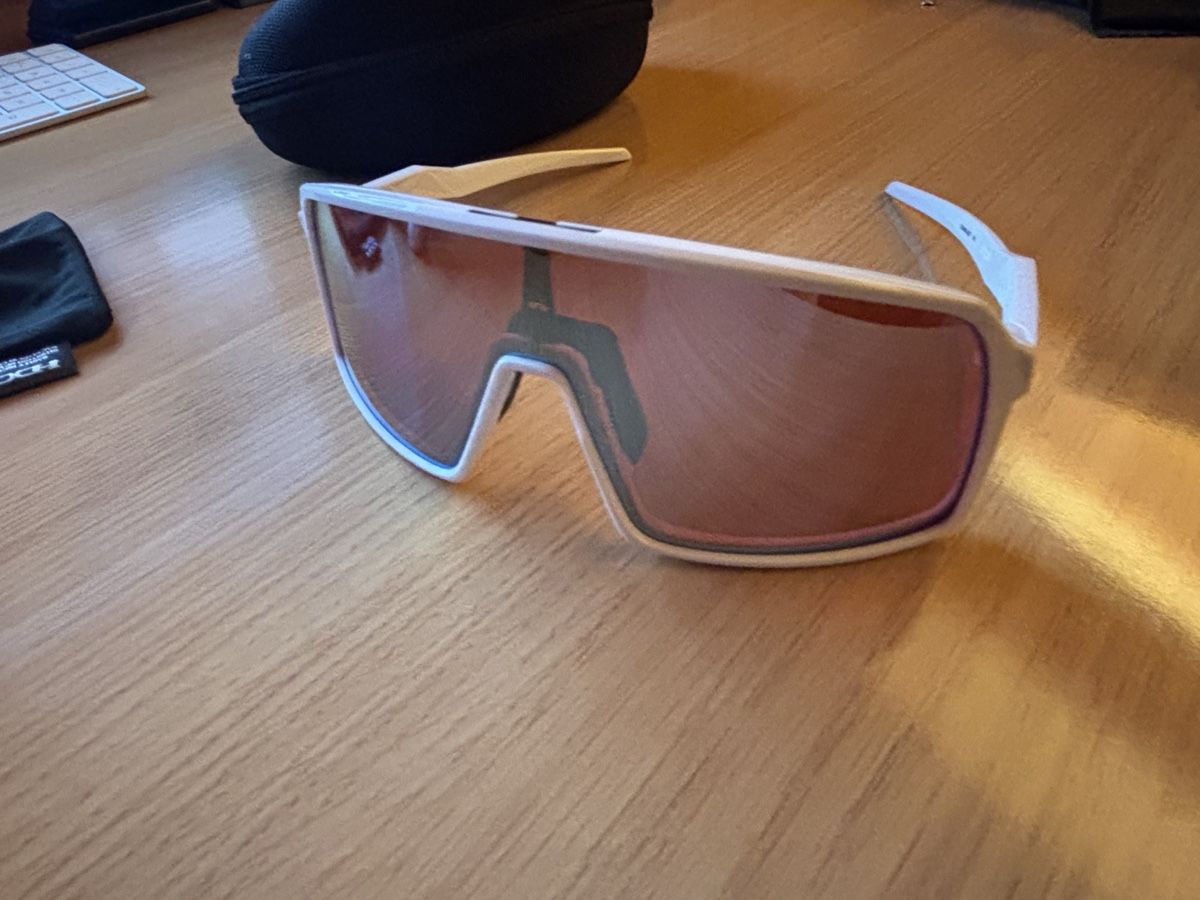 Oakley Occhiali & Lenti: Oakley Suntro Weiss – Usato da Innertkirchen venduto da Luchs861