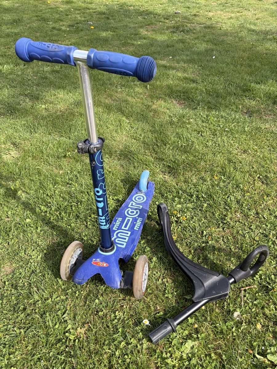 Micro Kickboard: Micro Mini mit Sitz, blau - Bereit für den Sommer! – Gebraucht aus Schwarzenburg von SchoggoLoggo