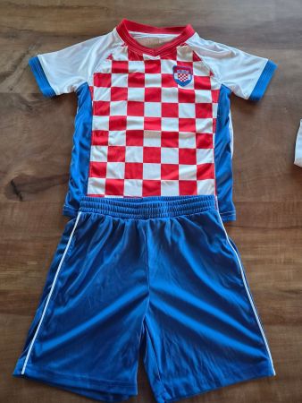 Trikot & Shorts Kroatien 140
