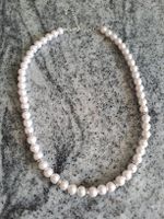 Perlenkette mit Schmucksteinen weiss