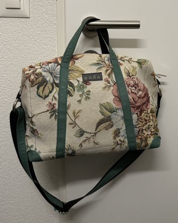 nuda Luzern Tasche, Special Edition aus Stoff mit Blumen