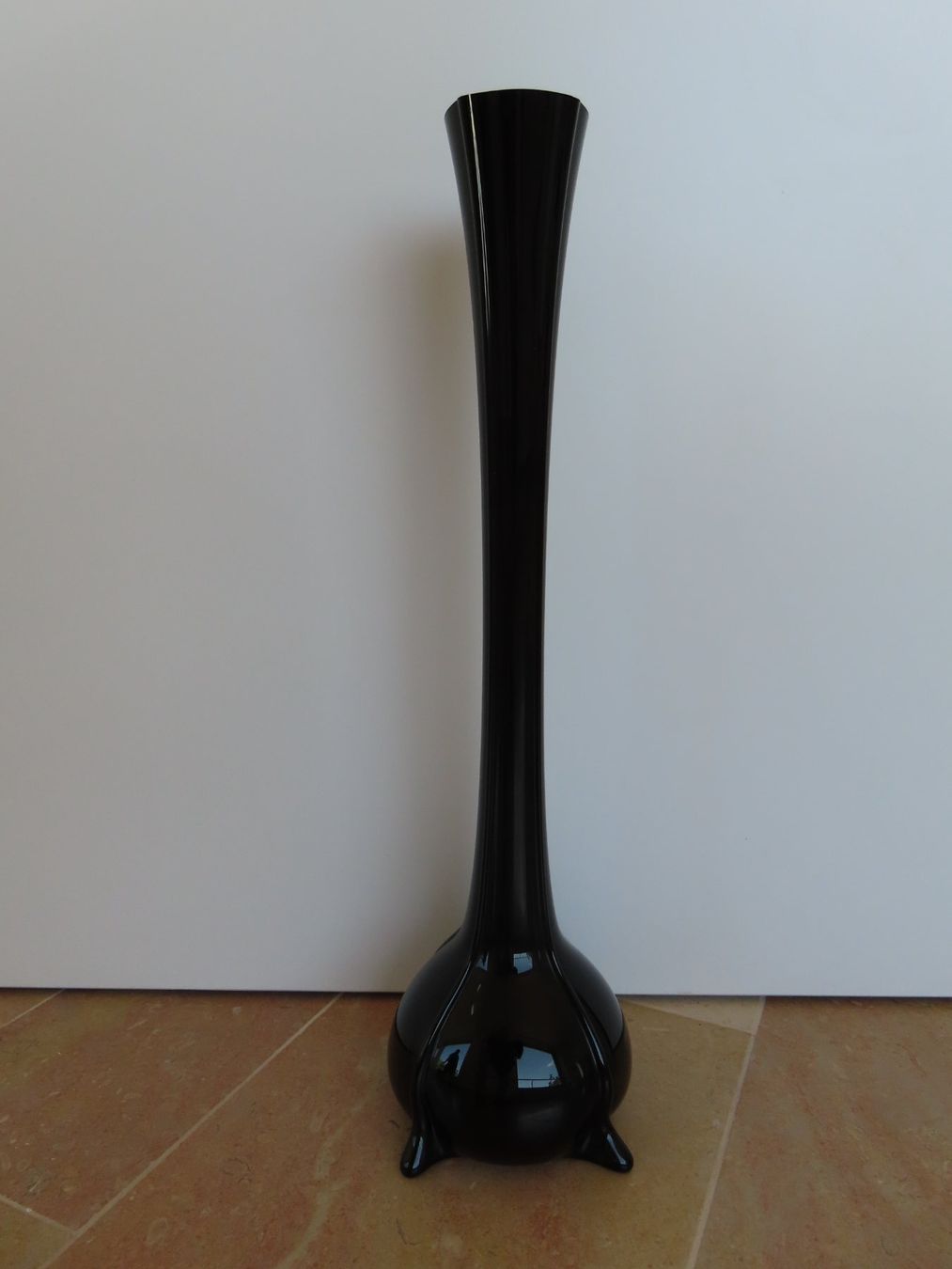 Vasen & Gefässe: Schwarze Boden-Blumenvase Vintage – Gebraucht aus Reinach BL von WBZ-Flohmarkt