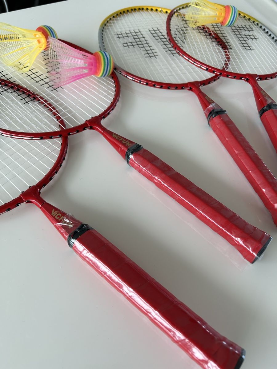 Spiele: Badminton Schläger Set – Neu (gemäss Beschreibung) aus Lengnau AG von  1
