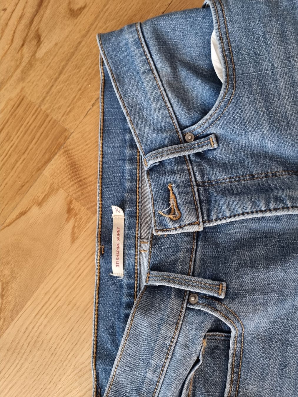 Levi's Jeans: levis – Usato da Bern venduto da Ana0144 1
