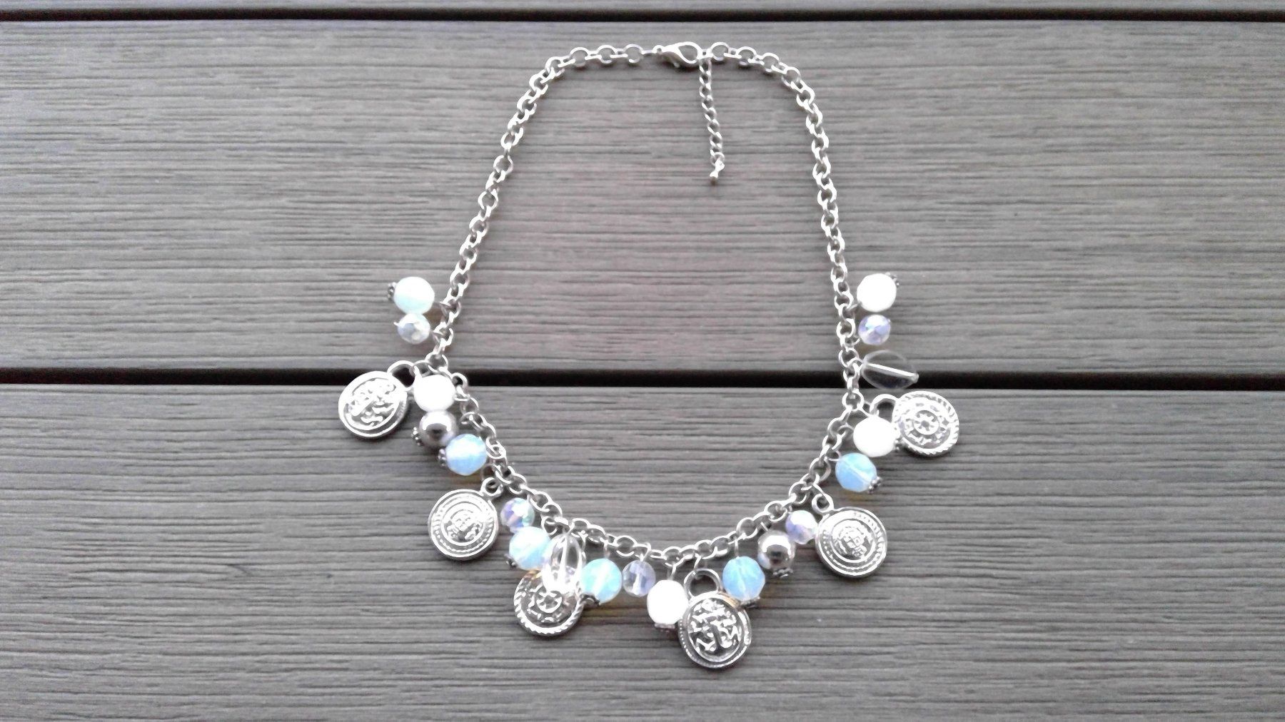 Catenine: Collier avec perles & médaillons métalliques, NEUF – Nuovo e nell'imballaggio originale da Agiez venduto da chouchanelle 1