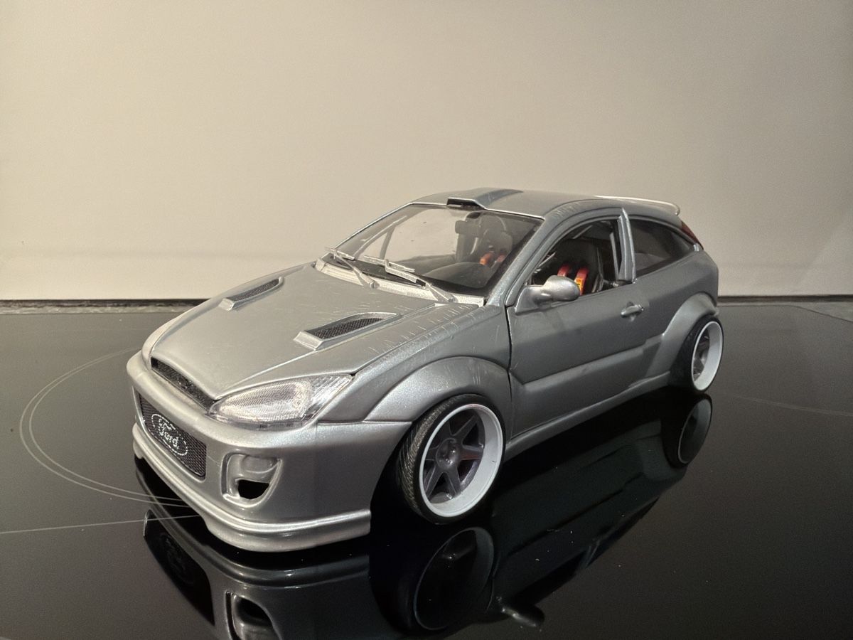 Bburago Modellautos: Ford Focus Tuning - 1/18 - Bburago – Gebraucht aus Wolfwil von Rolex1