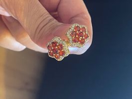 Clous d’oreilles vintage plaqués or pierres cornalines/