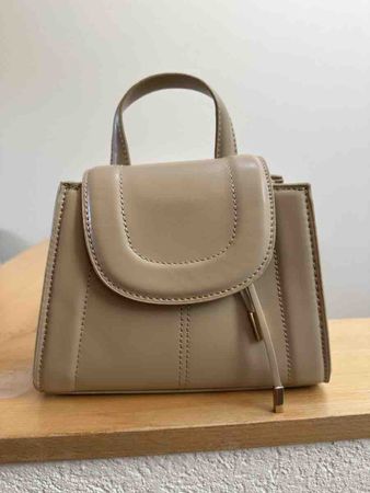 Zara Handtasche klein beige in neuwertigem Zustand