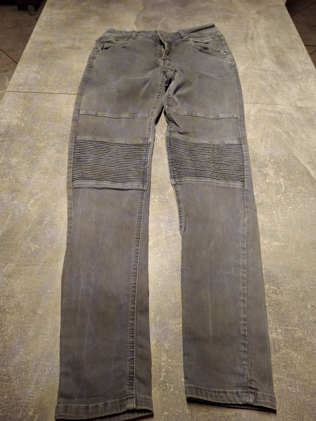 Jeans: Pantalon jeans gris taille M 98% coton – Usato da Villiers venduto da san_jn5w