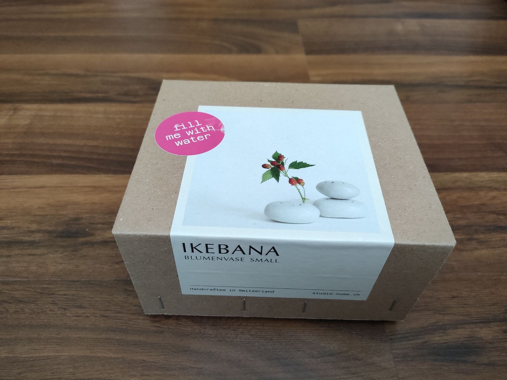 Vasi & Recipienti: Ikebana Blumenvase Small Studio Nume neuwertig – Nuovo e nell'imballaggio originale da Leuggelbach venduto da Schreiner21 1