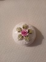 Weisses Schmuckdösli mit Rose - Vintage Dekoration!