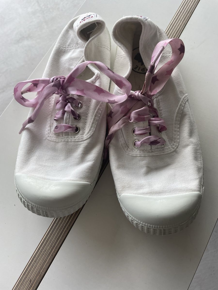 Scarpe per ragazze: weisse Turnschuhe Gr. 34 – Usato da Ipsach venduto da Rena-b