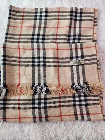Burberry Schal im typischen Karomuster, sehr guter Zustand