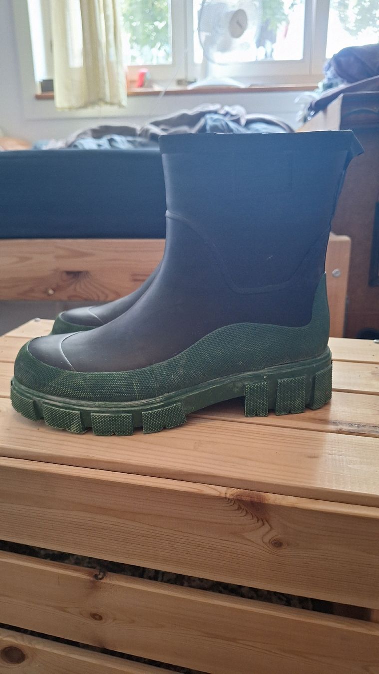 Gant Damenschuhe: Gant Gummistiefel schwarz/grün – Gebraucht aus Winterthur von _lxeah