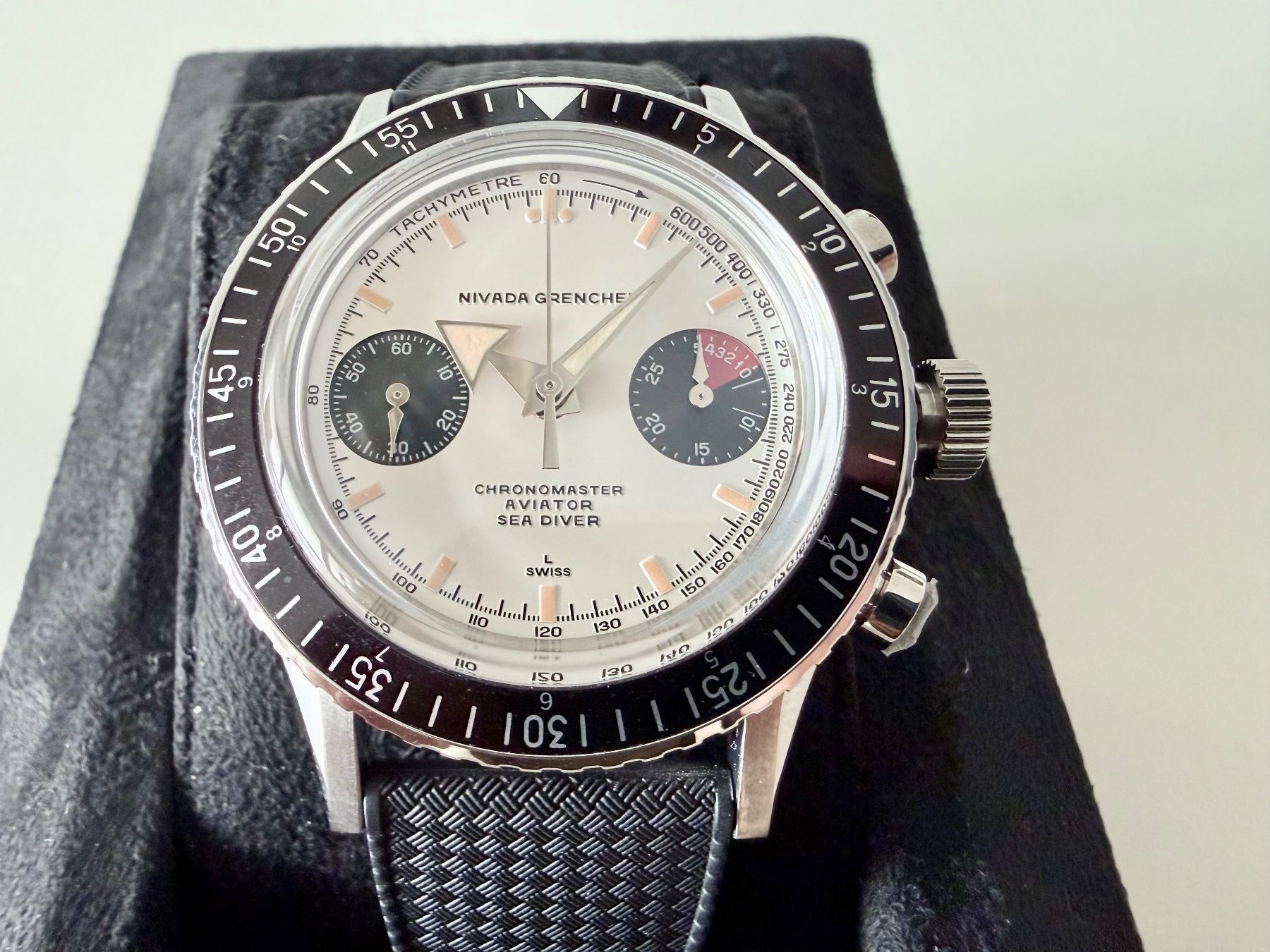 Nivada Orologi: NIVADA Grenchen Chronomaster "White Panda" Chro, Fr.2’150.- – Nuovo e nell'imballaggio originale da Le Mont-sur-Lausanne venduto da LycaGallery 2