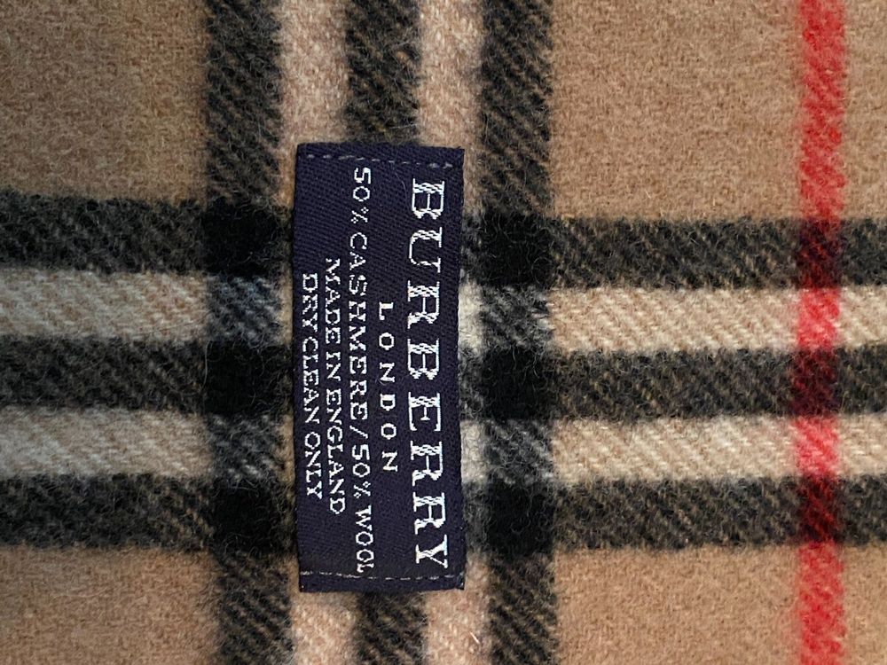 Burberry 50 cashmere hotsell 50 wool scarf kaufen