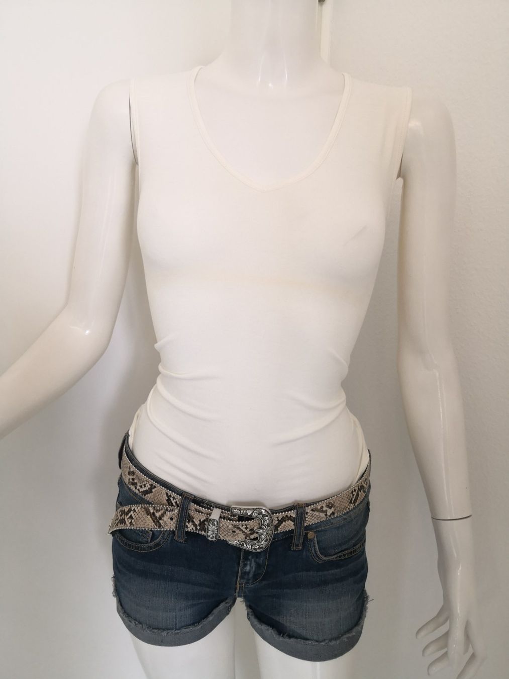 Mango Top: 🤩MANGO TOP ECRU MIT V-SCHNITT – Usato da Olten venduto da Naja-Twins-Twins 8