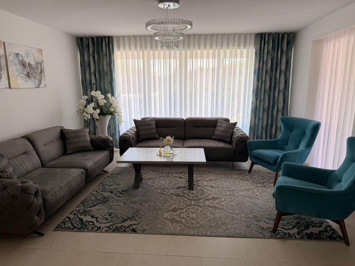 Divani: 2 Sofa,2 Sessel,1Teppich,2 Bilderrahmen,2 dicke Vorhänge – Usato da Hinwil venduto da Blenor123 1