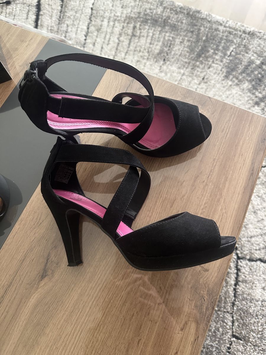Scarpe da donna: Sandalen mit Absatz – Nuovo (secondo la descrizione) da Tuggen venduto da kat_xd6f 2