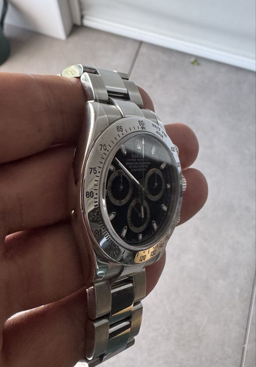 Rolex Orologi: Rolex Daytona Ref.: 116520 mit CH-Papiere – Usato da Chur venduto da lucretiawatches 2