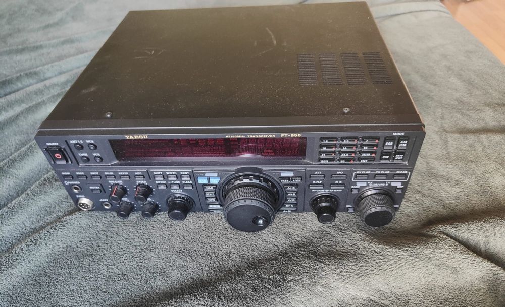 Yaesu Funktechnik: Yaesu FT950 + acc. – Gebraucht aus Olten von Hb9ocr