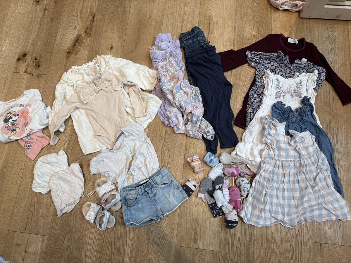 Lotti & Set di vestiti: Lot filles 98 – Usato da Montreux venduto da canori