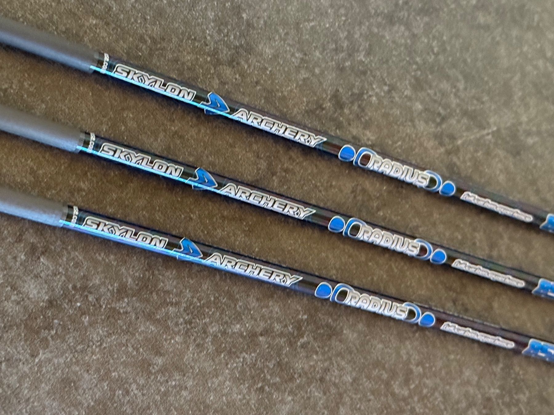 Tiro con l'arco: 12 Skylon Radius Carbon Custommade Pfeile Spine 850 – Nuovo e nell'imballaggio originale da Bätterkinden venduto da RA_Bogensport