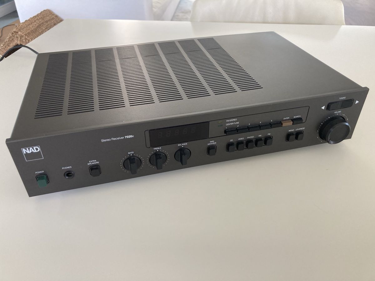 Nad Amplificatori: NAD 7020e Vollverstärker – Usato da Mörschwil venduto da Appenzell2