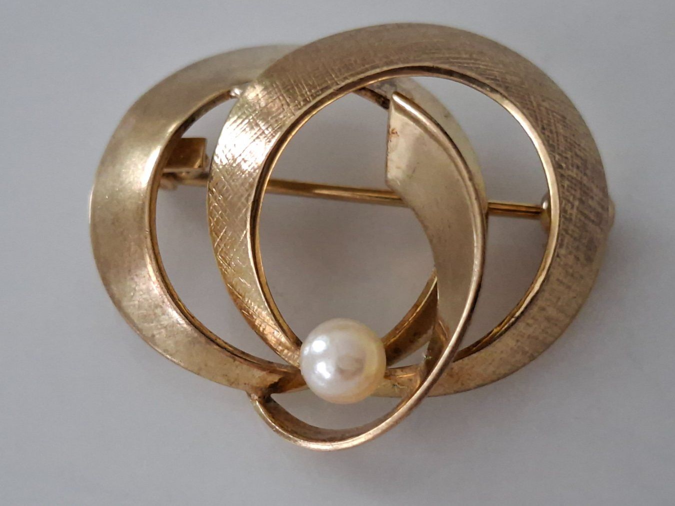 Broches & Aiguilles: Brosche mit kleiner Kunststoffperle Modeschmuck – D'occasion à Gattikon par jeansgli
