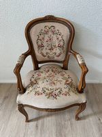 Antik Louis XV Stil Armlehnstuhl mit Gobelin Bezug